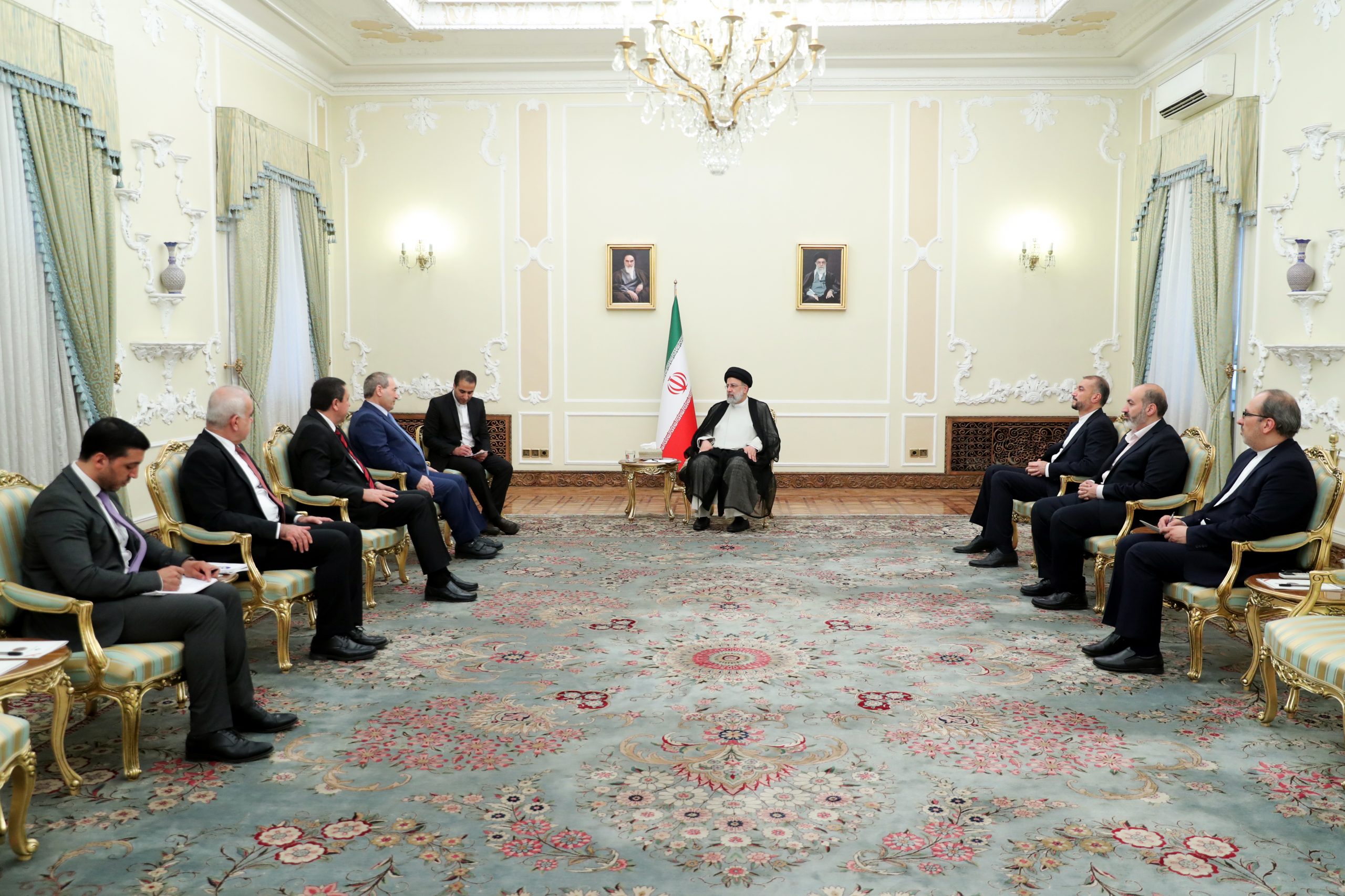 Le Dr Raisi a déclaré : L'armée syrienne doit dominer toutes les frontières de ce pays et la souveraineté nationale de la Syrie doit être respectée.